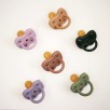 Tétine physiologique caoutchouc naturel 3-36 mois - Violet et Rose (2pcs) Tétine physiologique caoutchouc naturel 3-36 mois - Violet et Rose (2pcs)