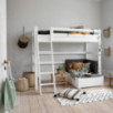 Lit mezzanine écologique Hoppekids de luxe 90x200 cm avec échelle inclinée, cadre à lattes flexible, blanc Lit mezzanine écologique Hoppekids de luxe 90x200 cm avec échelle inclinée, cadre à lattes flexible, blanc