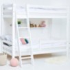 Lit superposé écologique de luxe Hoppekids avec échelle inclinée et 1/2 rambarde de lit 90x200 cm, Blanc Lit superposé écologique de luxe Hoppekids avec échelle inclinée et 1/2 rambarde de lit 90x200 cm, Blanc