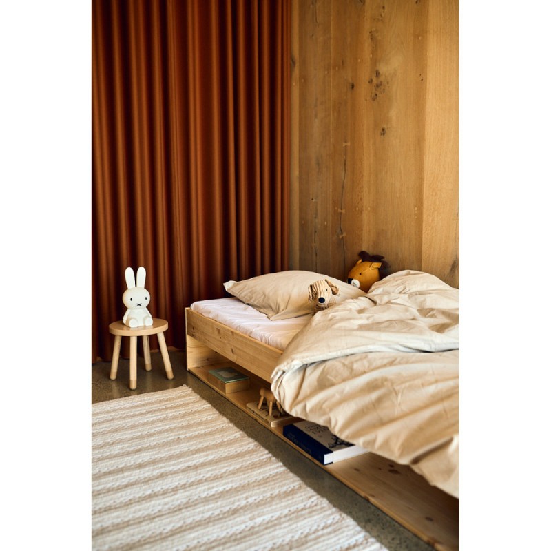 Lit Simple avec étagère